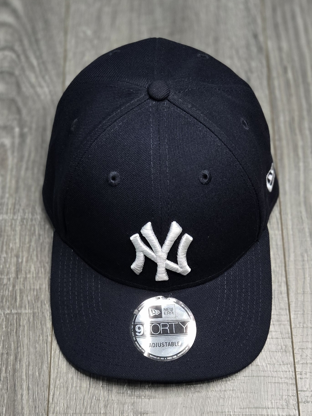 New Era New York Yankees 9FORTY Black Adjustable Strapback Hat White NY Logo MLB